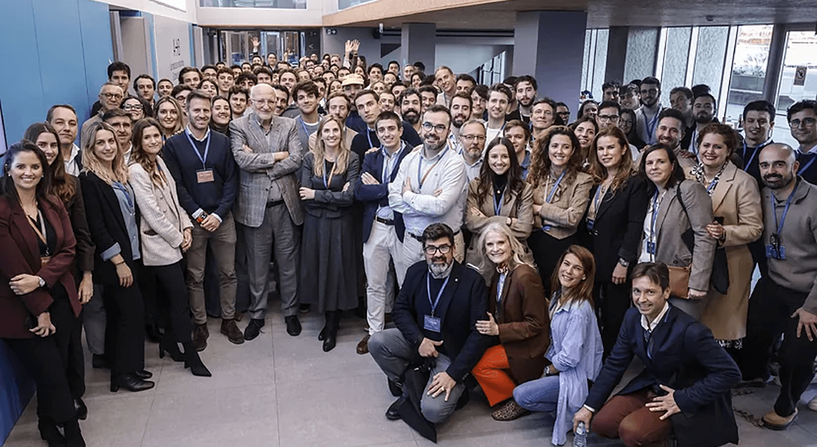 Equipo de Lanzadera reunido en una sala